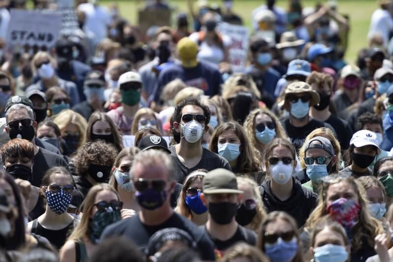 face-mask-protesting